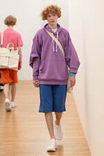 コム デ ギャルソン・シャツ 2025年秋冬コレクション - 色彩のリズム、大胆なデフォルメ｜写真33