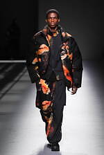 Y-3 2025年秋冬コレクション - 都会的な洗練とスポーティさの交錯｜写真17