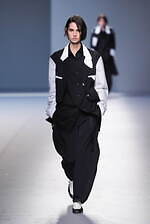 Y-3 2025年秋冬コレクション - 都会的な洗練とスポーティさの交錯｜写真54