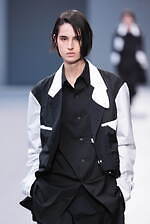 Y-3 2025年秋冬コレクション - 都会的な洗練とスポーティさの交錯｜写真55