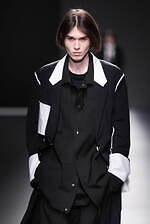 Y-3 2025年秋冬コレクション - 都会的な洗練とスポーティさの交錯｜写真57