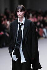 Y-3 2025年秋冬コレクション - 都会的な洗練とスポーティさの交錯｜写真59