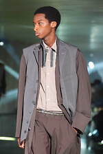 カラー 2025年秋冬コレクション - “層と質感の交響”デザイナー・阿部潤一によるラストシーズン｜写真13