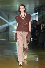 カラー 2025年秋冬コレクション - “層と質感の交響”デザイナー・阿部潤一によるラストシーズン｜写真24