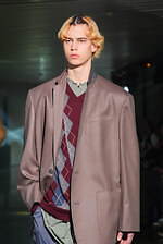 カラー 2025年秋冬コレクション - “層と質感の交響”デザイナー・阿部潤一によるラストシーズン｜写真56