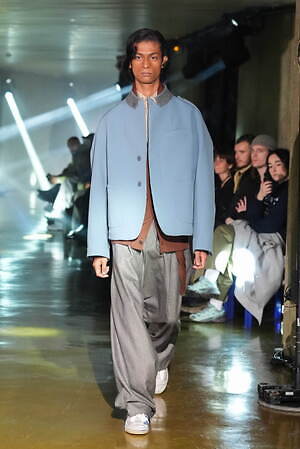 カラー(kolor) 2025-26年秋冬ウィメンズ&メンズコレクション  - 写真16