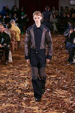 キコ・コスタディノフ 2025年秋冬メンズコレクション - 存在を取り巻くものと有機的な造形｜写真11