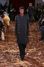 キコ・コスタディノフ 2025年秋冬メンズコレクション - 存在を取り巻くものと有機的な造形｜写真40