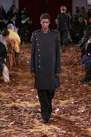 キコ・コスタディノフ 2025年秋冬メンズコレクション - 存在を取り巻くものと有機的な造形｜写真40