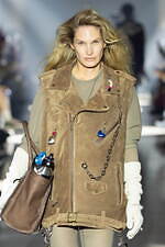 ダブレット 2025年秋冬コレクション - 毒をもって毒を制す、“欠陥”の価値転換｜写真37