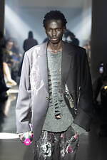 ダブレット 2025年秋冬コレクション - 毒をもって毒を制す、“欠陥”の価値転換｜写真42