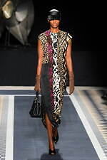 ランバン 2025年秋冬コレクション - ピーター・コッピングのデビューショー、現代生活のシックさ｜写真9