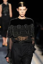 ランバン 2025年秋冬コレクション - ピーター・コッピングのデビューショー、現代生活のシックさ｜写真26