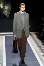 ランバン 2025年秋冬コレクション - ピーター・コッピングのデビューショー、現代生活のシックさ｜写真32