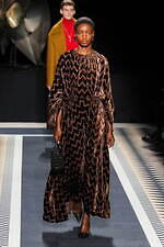 ランバン 2025年秋冬コレクション - ピーター・コッピングのデビューショー、現代生活のシックさ｜写真46