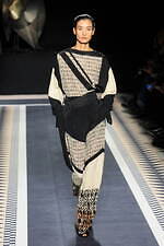 ランバン 2025年秋冬コレクション - ピーター・コッピングのデビューショー、現代生活のシックさ｜写真50