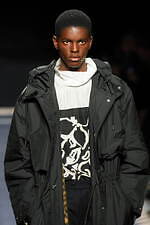 ランバン 2025年秋冬コレクション - ピーター・コッピングのデビューショー、現代生活のシックさ｜写真58