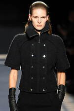 ランバン 2025年秋冬コレクション - ピーター・コッピングのデビューショー、現代生活のシックさ｜写真68