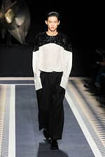 ランバン 2025年秋冬コレクション - ピーター・コッピングのデビューショー、現代生活のシックさ｜写真76