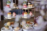 フォーシーズンズホテル東京大手町“パステルカラー”の春アフタヌーンティー、カモミールの花タルトなど