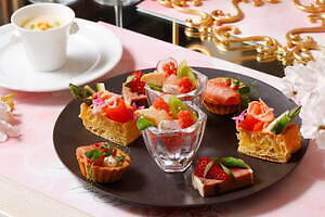 ホテル インターコンチネンタル 東京ベイ「苺×桜」アフタヌーンティー、桜の花びら風ぷるぷるジュレも｜写真9