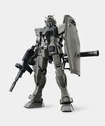 大人も着やすいシンプルファッション 藤原ヒロシのフラグメント×「機動戦士ガンダム」ガンプラやロゴT ロボット