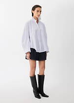 “ふわっと”チュール広がるニットドレス＆手書きフラワー柄トップスなど、JNBY25年春夏の新作｜写真7