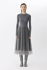 “ふわっと”チュール広がるニットドレス＆手書きフラワー柄トップスなど、JNBY25年春夏の新作｜写真1