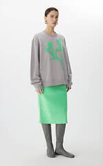 “ふわっと”チュール広がるニットドレス＆手書きフラワー柄トップスなど、JNBY25年春夏の新作｜写真5