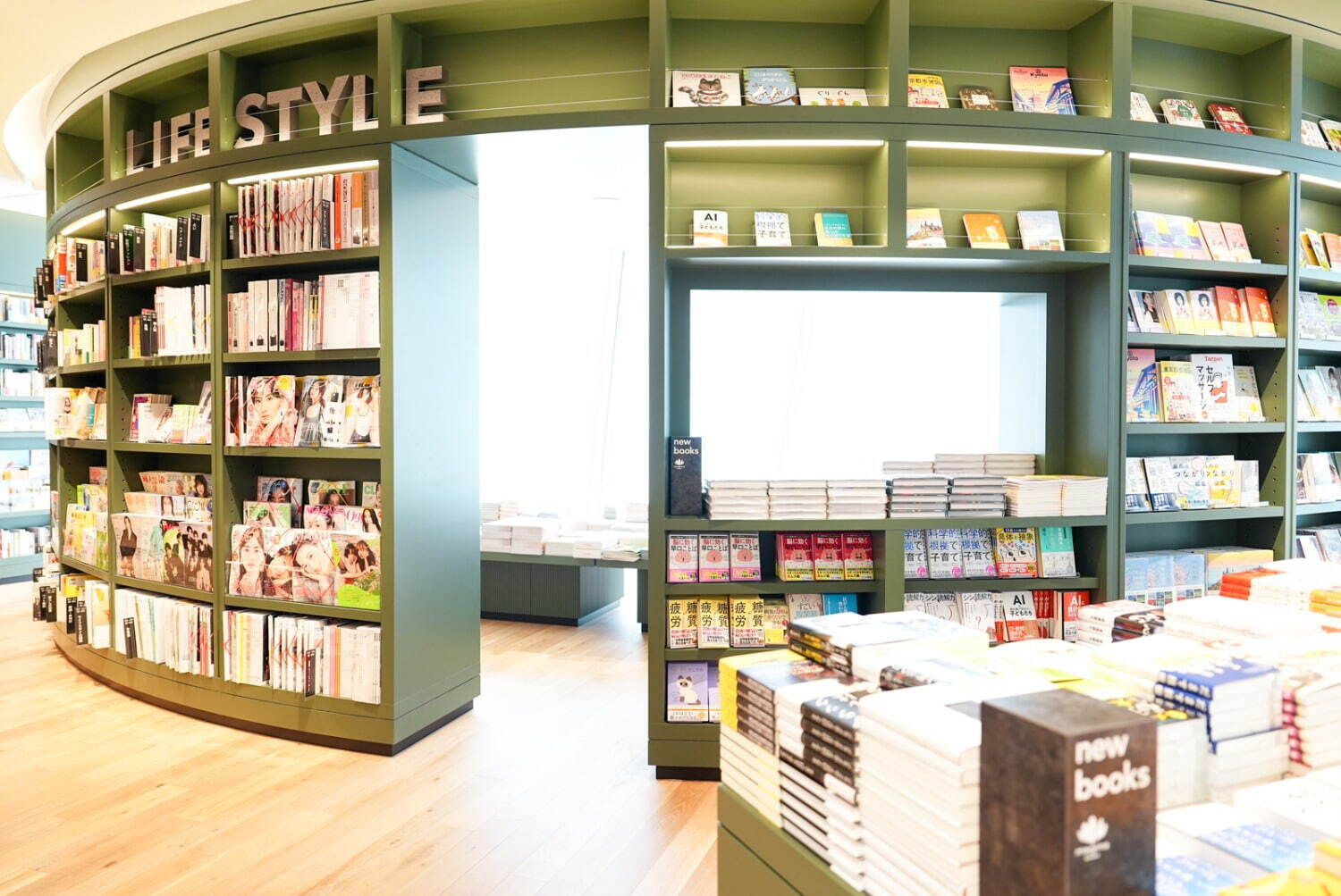 丸善ジュンク堂書店の新業態「マグマブックス」本と出会う編集型書棚や半個室を備えた体験型店舗｜写真15