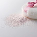 ハウス オブ ローゼ25年春夏ボディケア、“サラサラ＆キラキラ肌”へ導くローズの香りのボディパウダー｜写真1