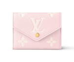 ルイ・ヴィトン25年春夏レザーグッズ、淡いピンクのモノグラム柄財布＆カードケース｜写真2