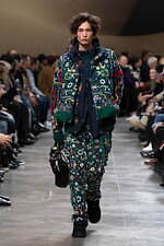 sacai 2025年秋冬コレクション - 素材の豊かさと大胆なシルエットが織りなすダイナミズム｜写真46
