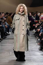 sacai 2025年秋冬コレクション - 素材の豊かさと大胆なシルエットが織りなすダイナミズム｜写真67