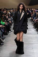 sacai 2025年秋冬コレクション - 素材の豊かさと大胆なシルエットが織りなすダイナミズム｜写真69