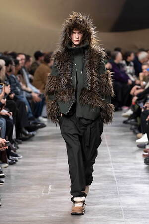 sacai 2025年秋冬コレクション - 素材の豊かさと大胆なシルエットが織りなすダイナミズム｜写真2