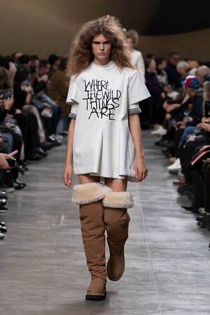 sacai 2025年秋冬コレクション - 素材の豊かさと大胆なシルエットが織りなすダイナミズム｜写真13