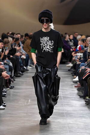 sacai 2025年秋冬コレクション - 素材の豊かさと大胆なシルエットが織りなすダイナミズム｜写真17