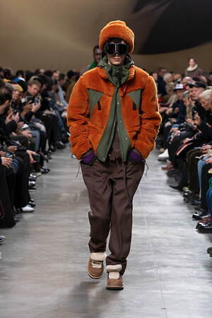 sacai 2025年秋冬コレクション - 素材の豊かさと大胆なシルエットが織りなすダイナミズム｜写真19