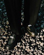 人気ブランドメンズ靴【2025年春】おしゃれコーデを決めるスニーカーや革靴、ショートブーツを特集｜写真30