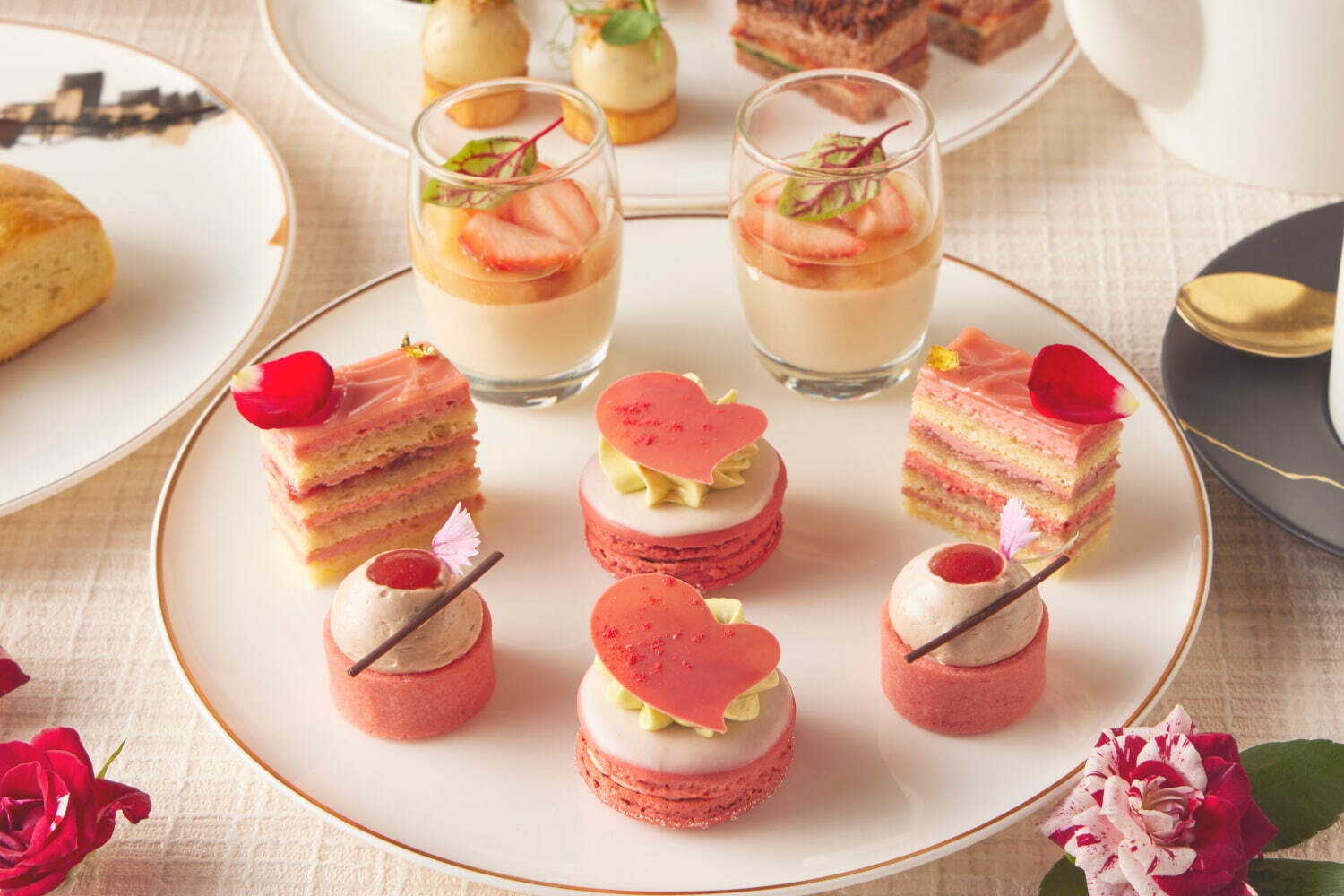 ウェスティンホテル横浜のバレンタインアフタヌーンティー、苺×ショコラのタルトやハートチョコ入りパフェ|写真12