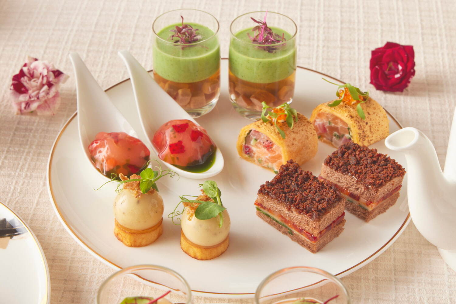 ウェスティンホテル横浜のバレンタインアフタヌーンティー、苺×ショコラのタルトやハートチョコ入りパフェ|写真3