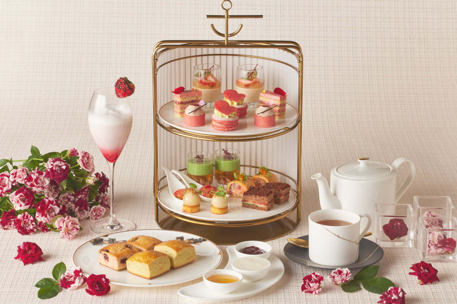 フリーフロー｜ウェスティンホテル横浜のバレンタインアフタヌーンティー、苺×ショコラのタルトやハートチョコ入りパフェ