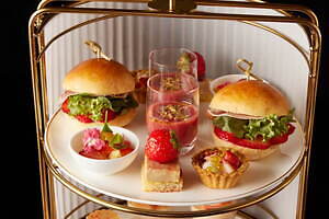 ウェスティンホテル横浜のバレンタインアフタヌーンティー、苺×ショコラのタルトやハートチョコ入りパフェ|写真14