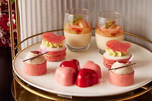 ウェスティンホテル横浜のバレンタインアフタヌーンティー、苺×ショコラのタルトやハートチョコ入りパフェ|写真11