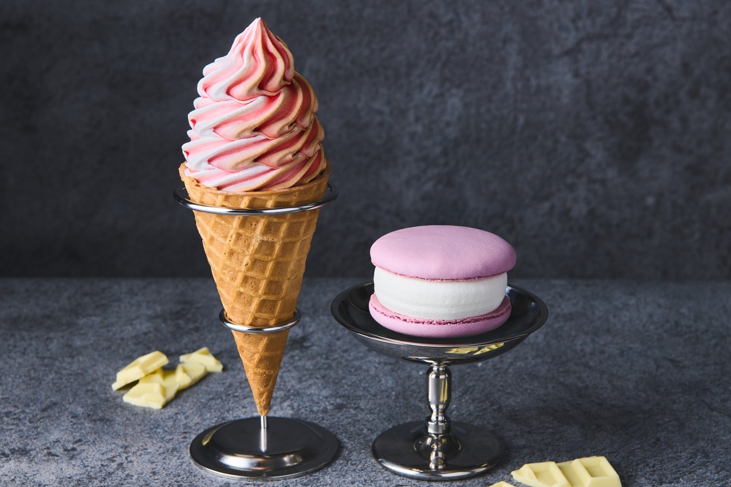 セブン-イレブン｜セブン‐イレブン×チョコレートバンク、“苺ソース入り”2色チョコアイス＆ラベンダー色のマカロンアイス