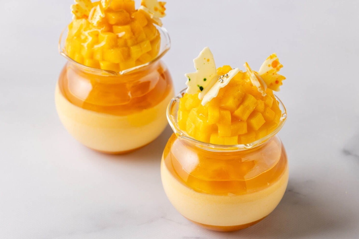 ホテルビュッフェ｜グランド ハイアット 東京“ミモザの花”着想スイーツ、濃厚マンゴー×まろやかなアプリコットムースで