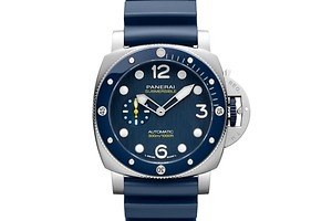 パネライ限定ダイバーズウォッチ「サブマーシブル」イエローを効かせたブルー文字盤
