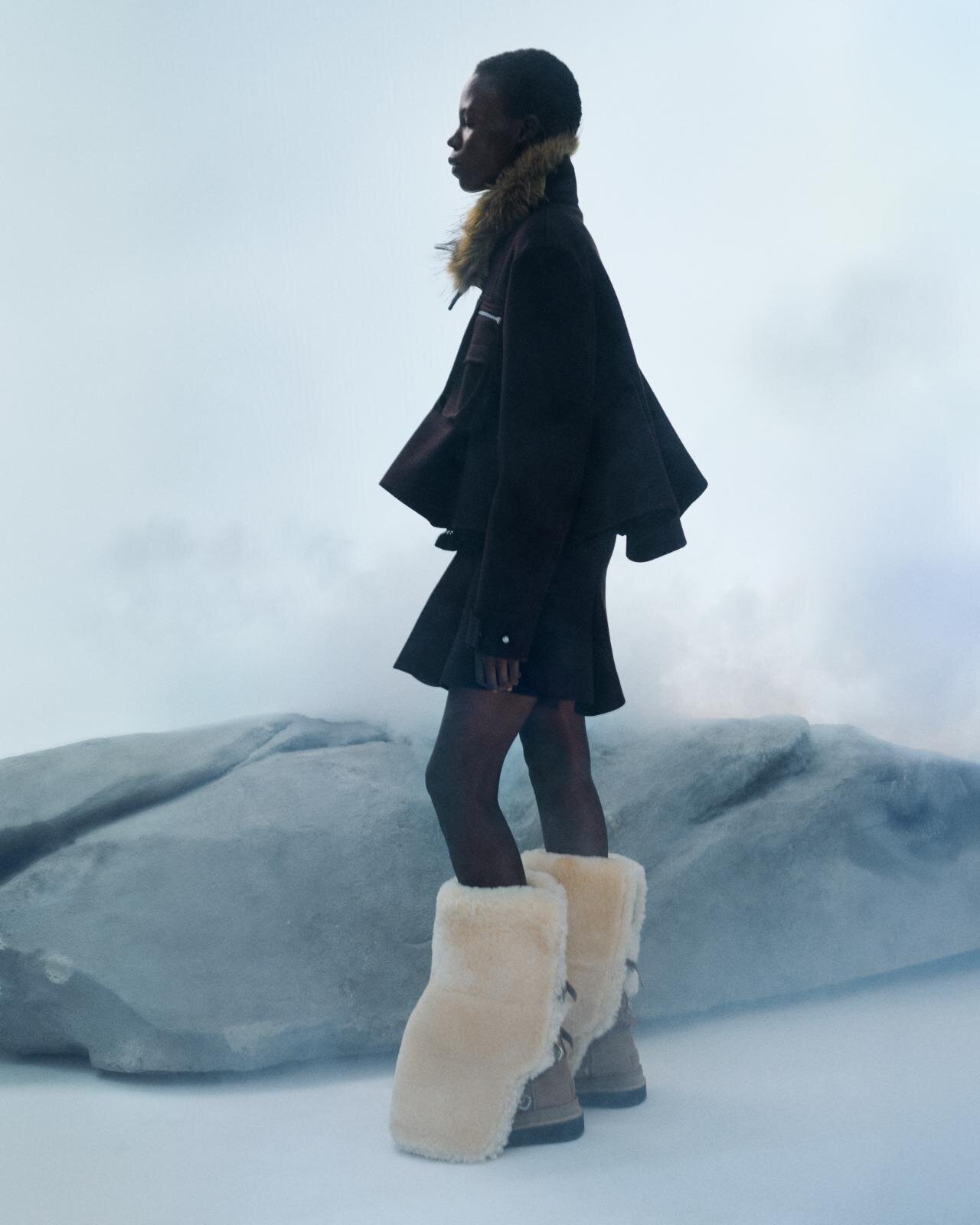 UGG & sacaiのローファー＆ブーツ、もこもこシアリングでボリュームアップ｜写真9