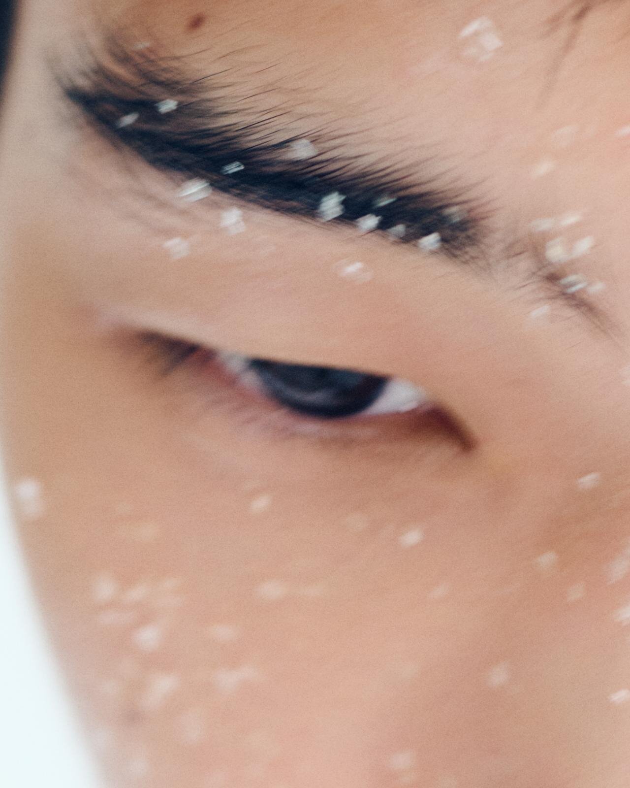 UGG & sacaiのローファー＆ブーツ、もこもこシアリングでボリュームアップ｜写真6